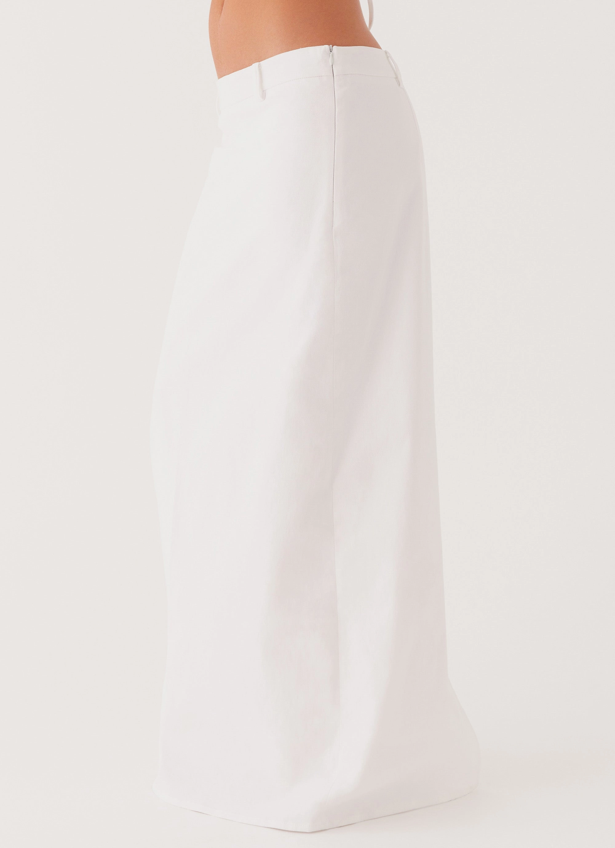 Jaslyn Maxi Skirt - White Weekend Chic Timeless Design