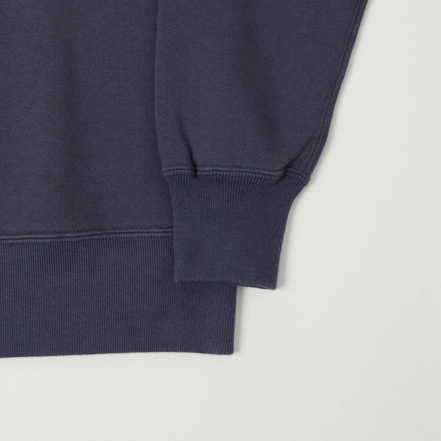 Buzz Rickson's Raglan Sleeve Freedom Sweatshirt - Navy goes with shorts