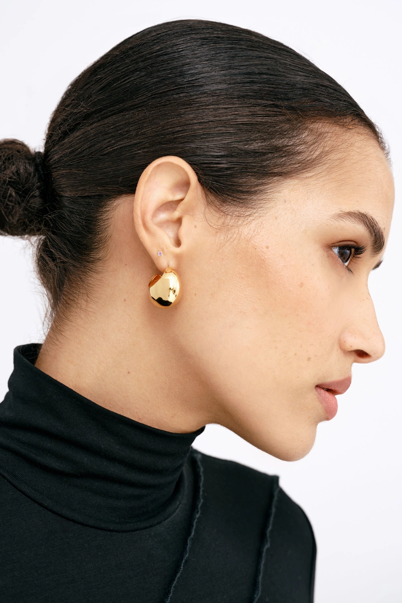 Smooth Vibes All Day Look Camellia Hoops