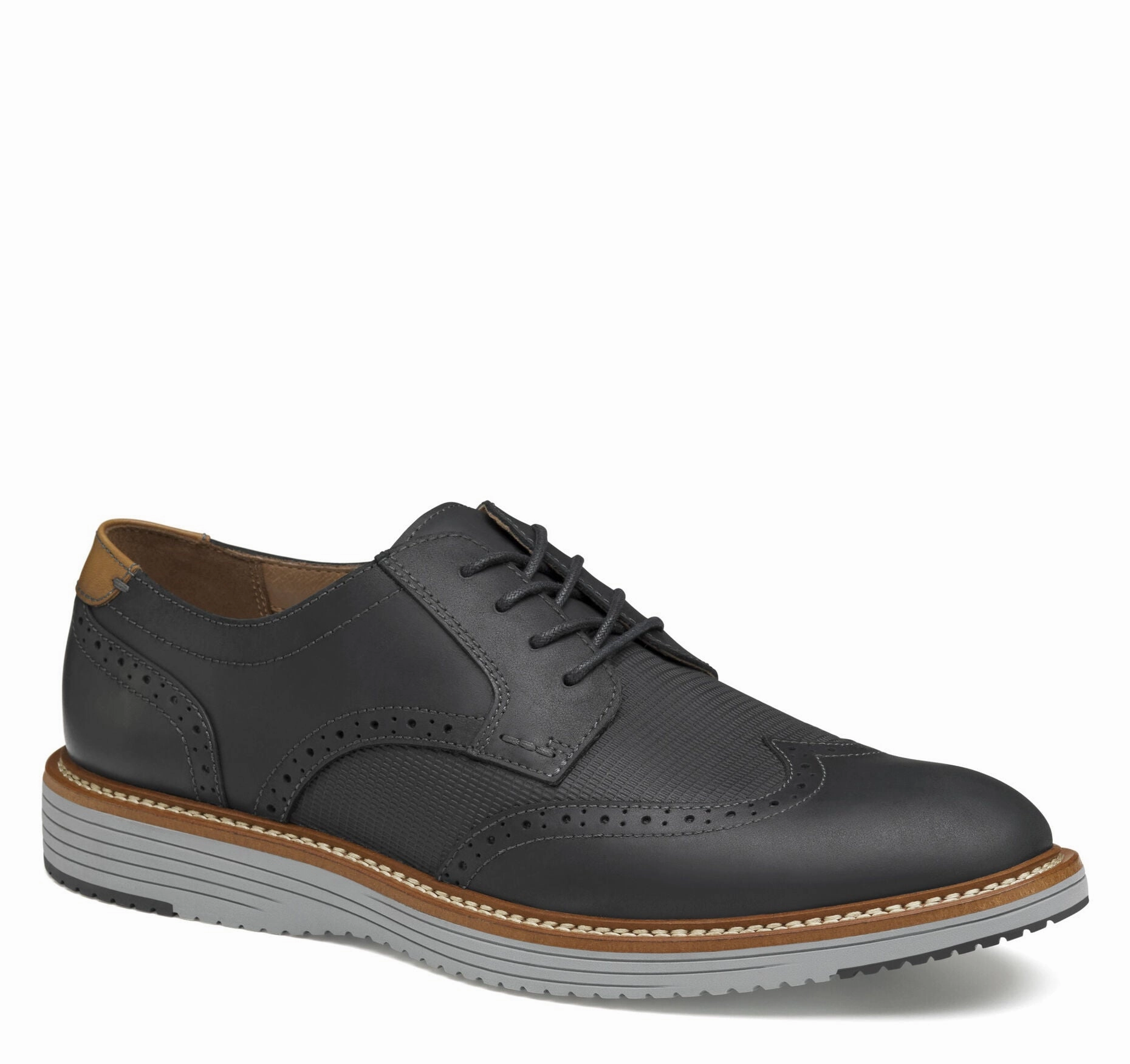 Easy Wear Johnston & Murphy Men's Hodges Wingtip  Shoe