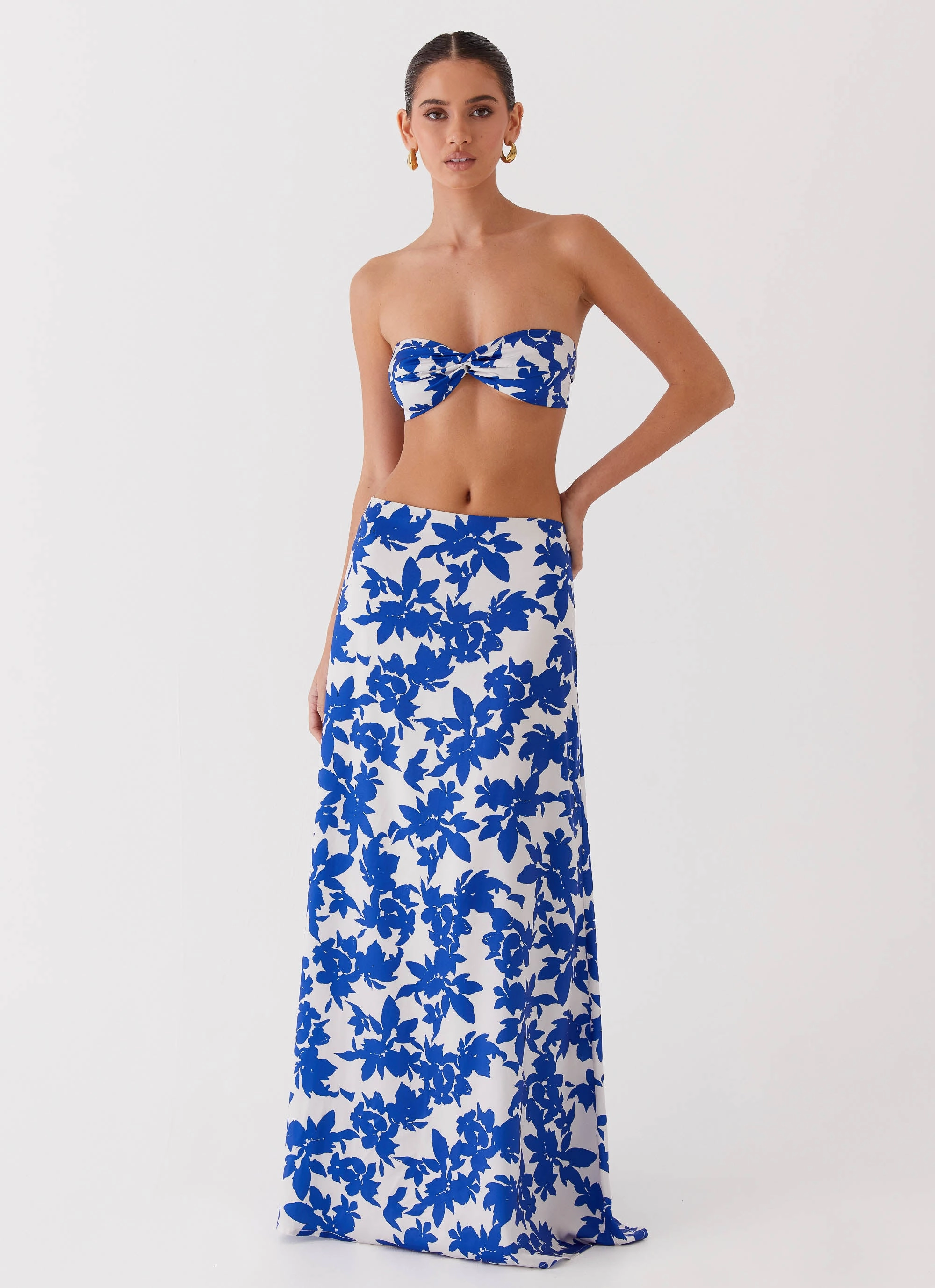 Sky Gaze Twist Top - Blue Floral Air Beauty Flattering Shape