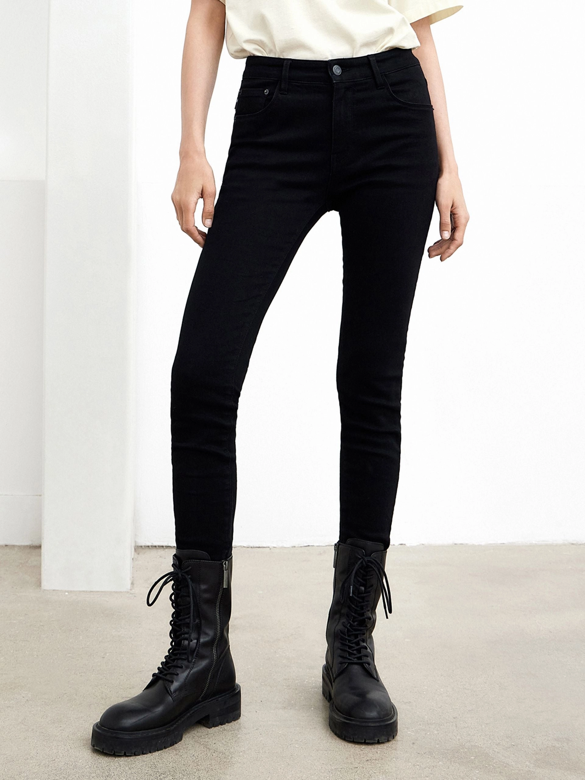 Antibacterial Technology Skinny Jeans Softened Seams Effortless casual