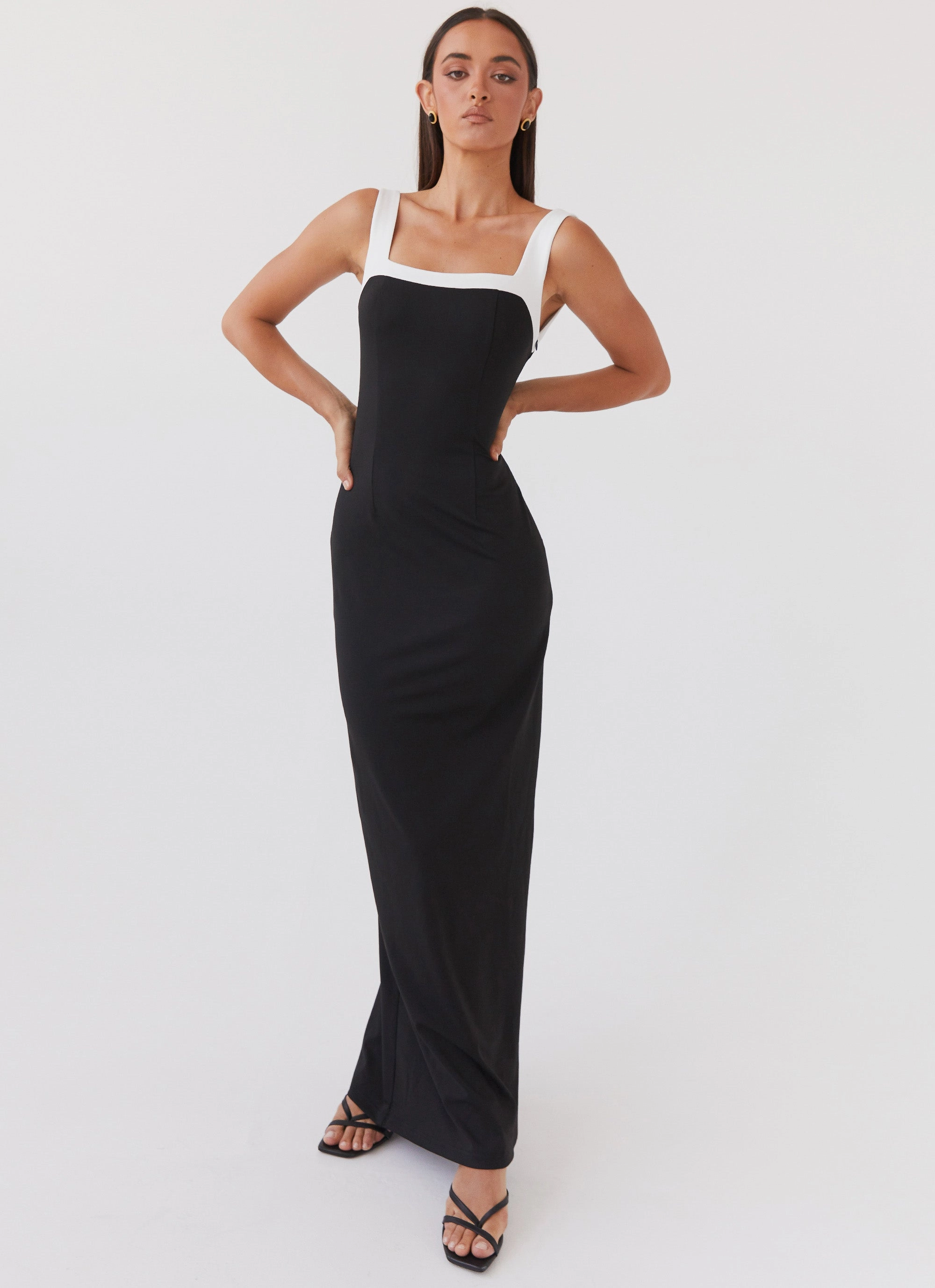 Ebonnie Maxi Dress - Black Basic essential Urban Fit