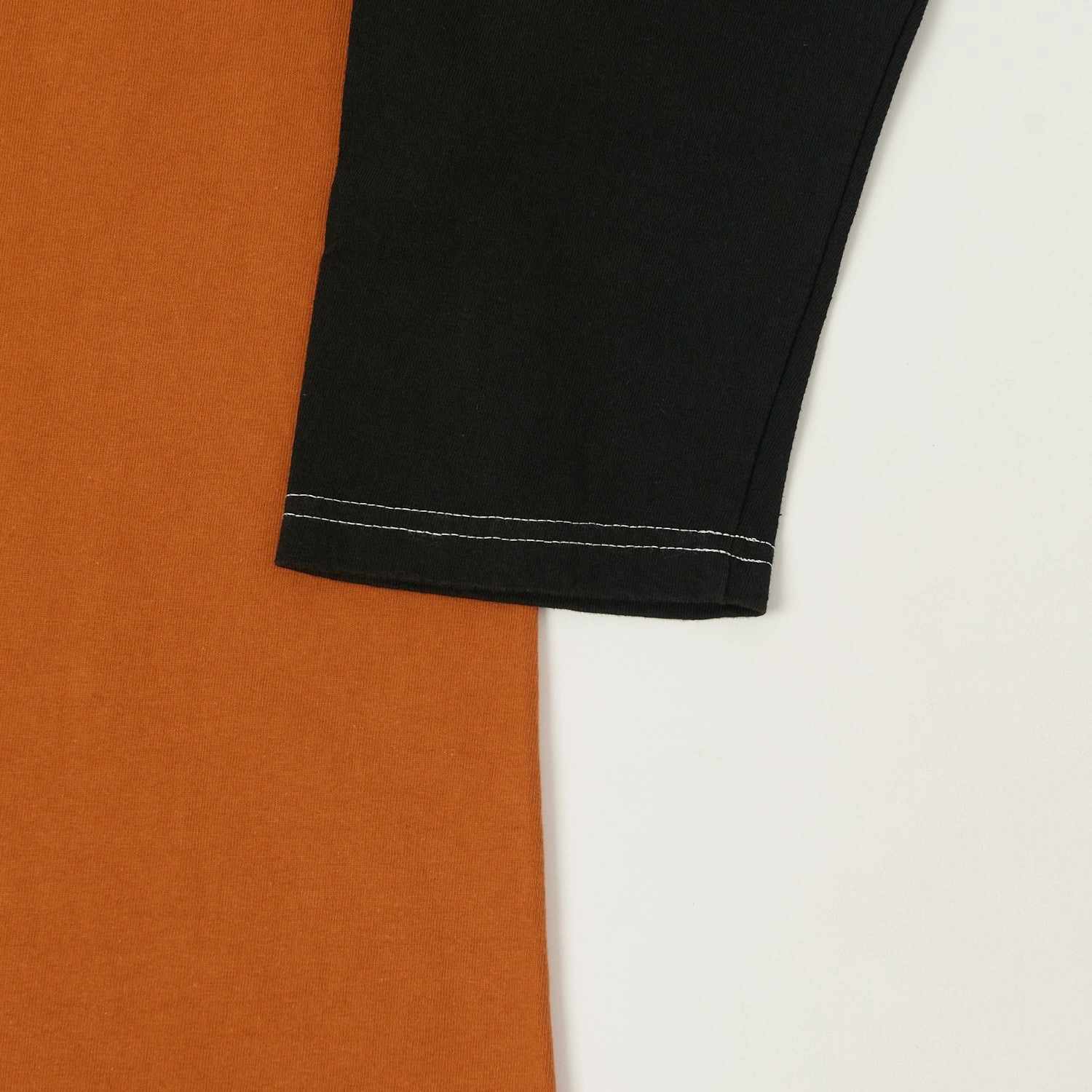 Flexible Neckband TOYS McCOY Raglan Sleeve Baseball T-Shirt - Orange/Black