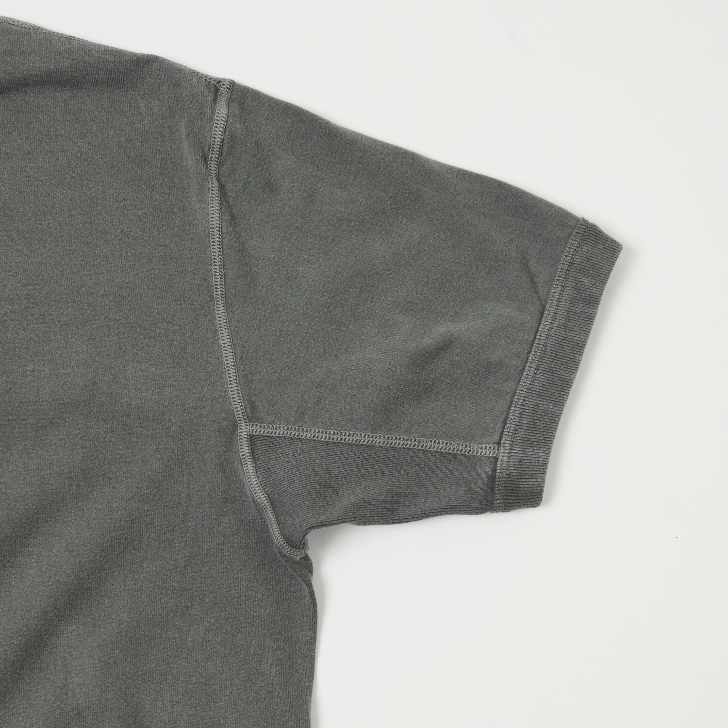 Comfortable and Chic Friction Free Inner Lining Full Count 5222 Flat Seam Heavyweight T-Shirt - Black