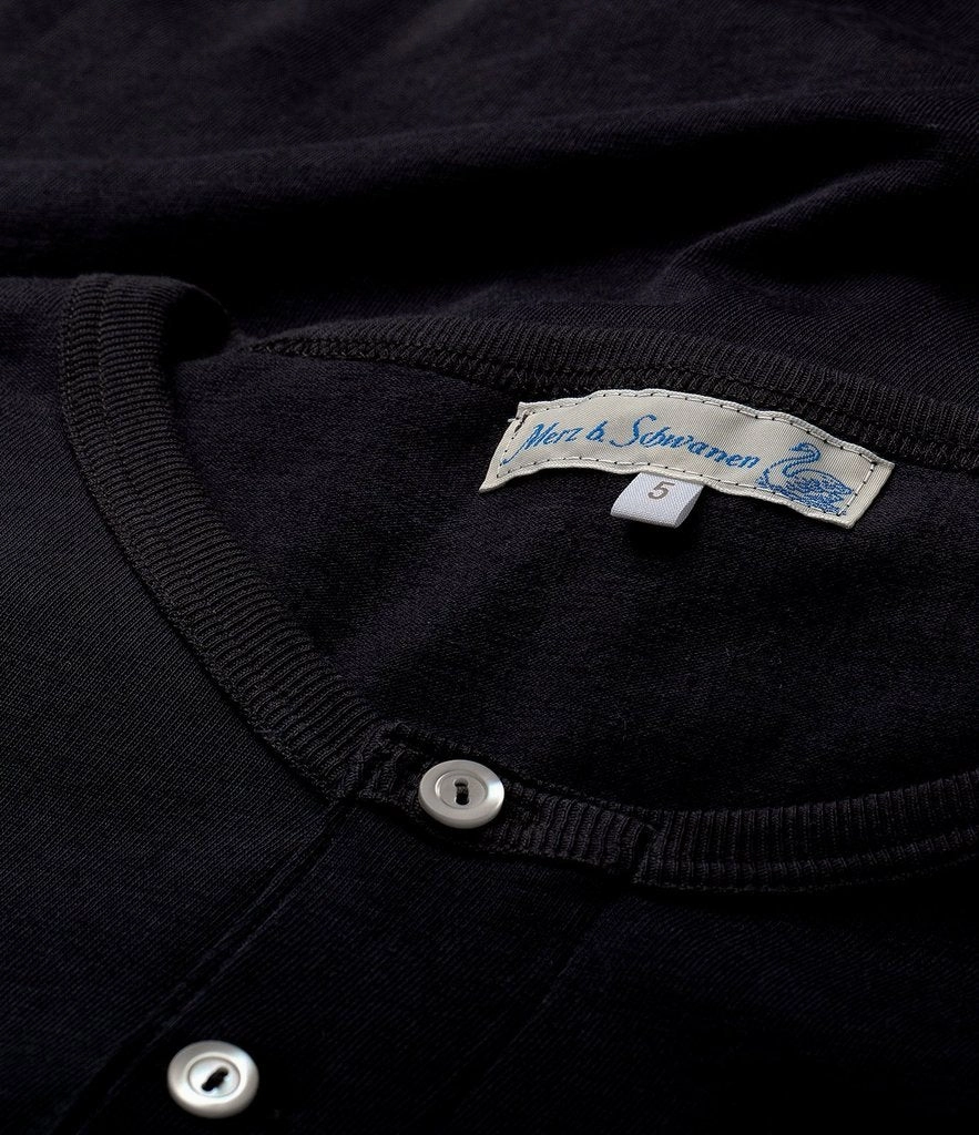 Merz b. Schwanen 206 Long Sleeve Henley - Deep Black Comfortable clothing
