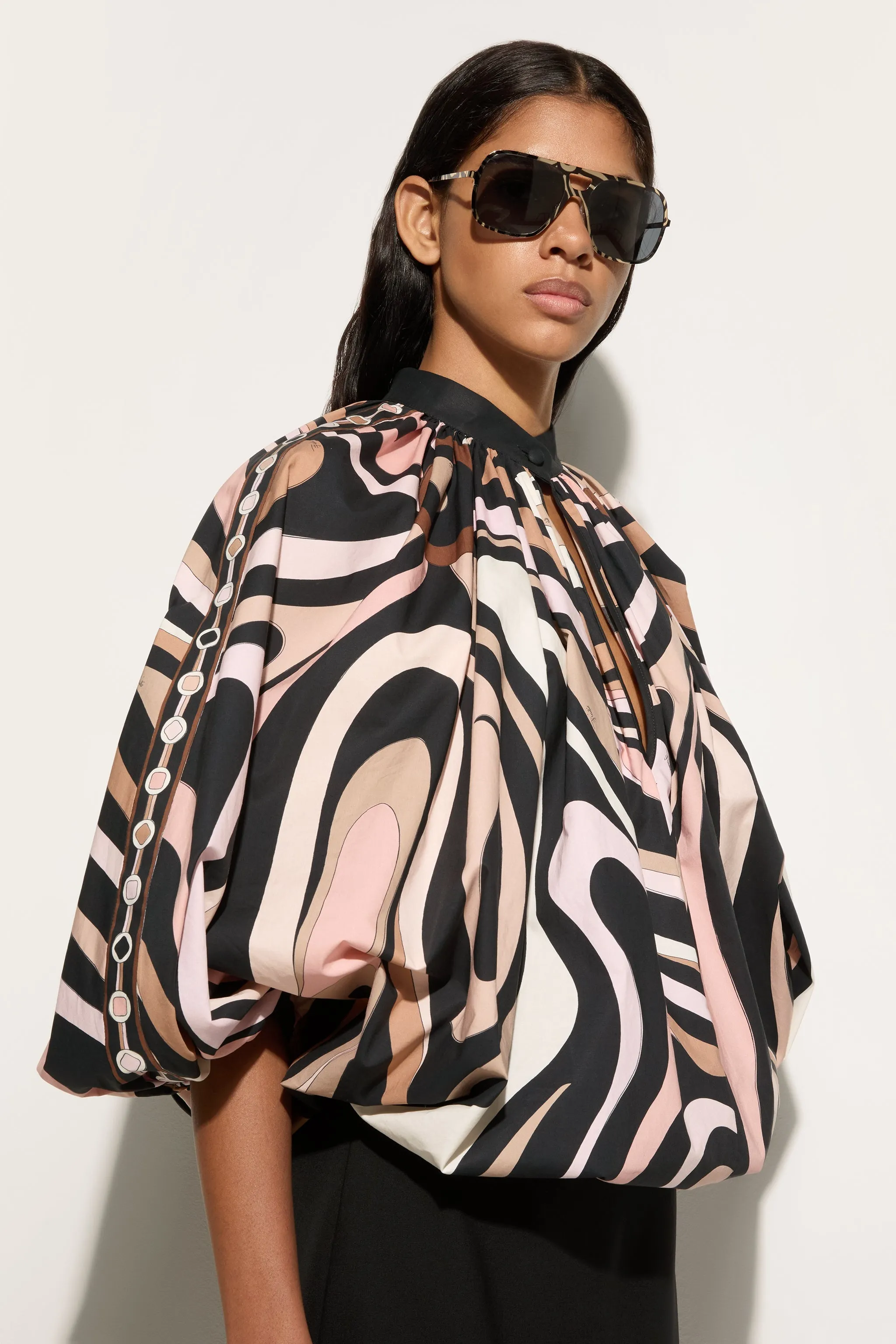 Seamless Shoulder Construction Workwear Ready Marmo Print Voluminous Blouse