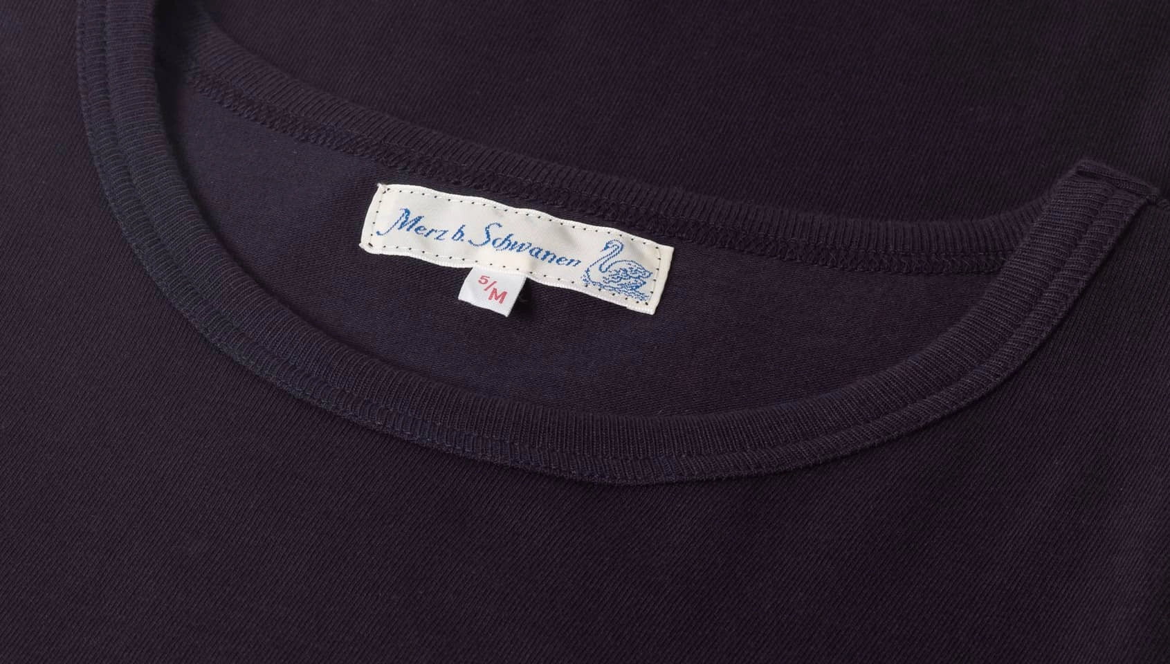 Wrinkle Resistant Material Eco Certified Fiber Merz b. Schwanen 1950s Classic Lightweight T-Shirt - Night Blue