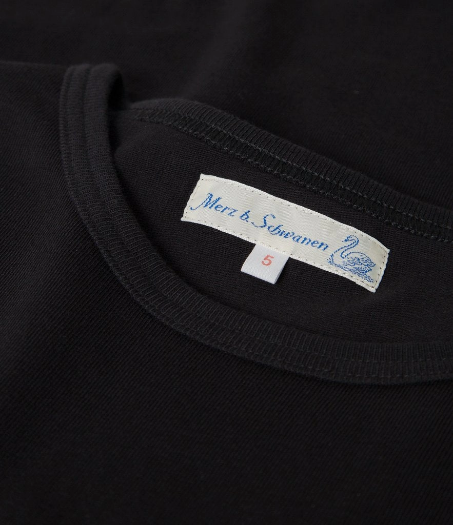 Merz b. Schwanen 215 Classic T-Shirt - Deep Black Seamless Edging UPF Rated Fabric