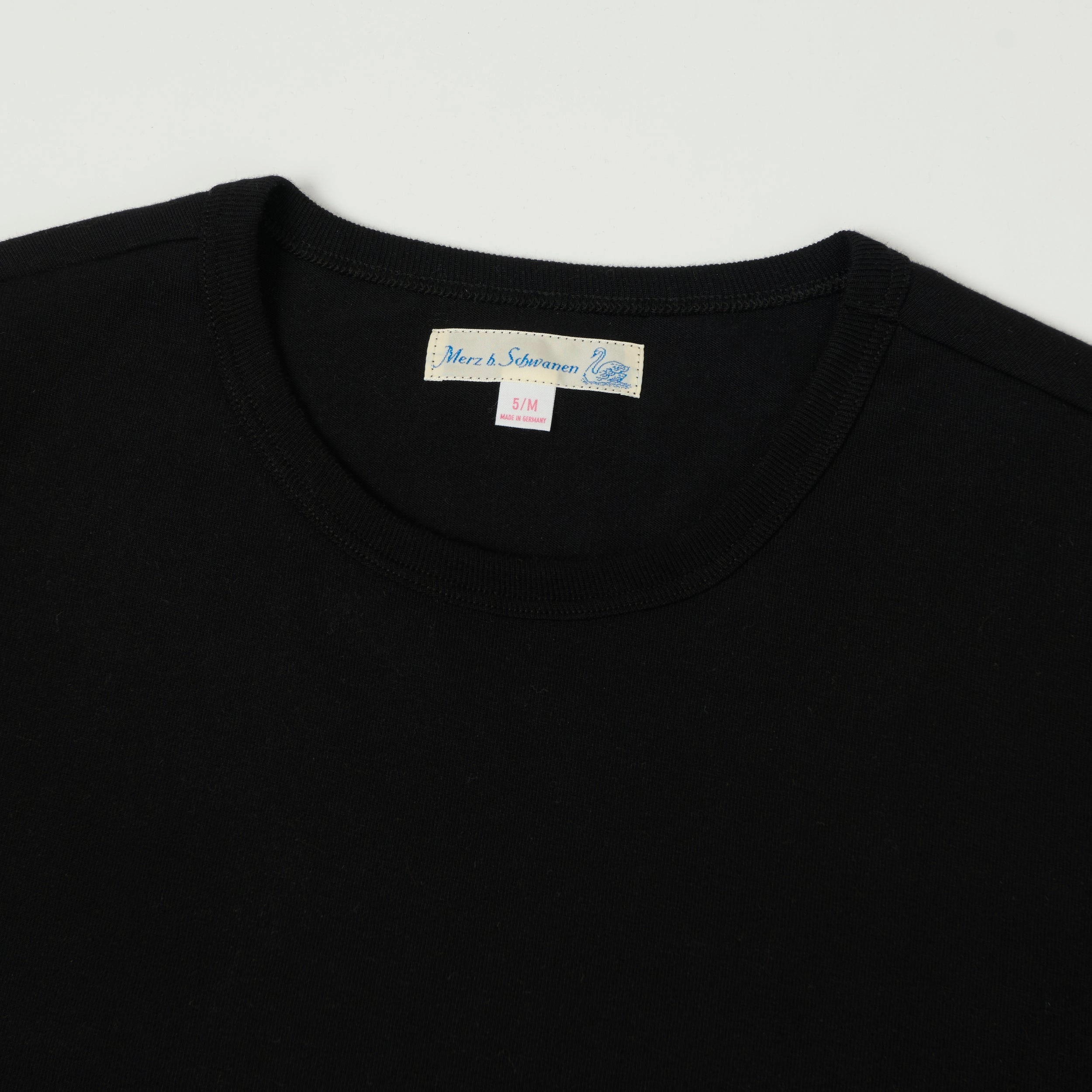 Merz b. Schwanen 2M15C Classic Cropped Jersey T-Shirt - Deep Black Anti-bacterial Wicking Interlock Knit