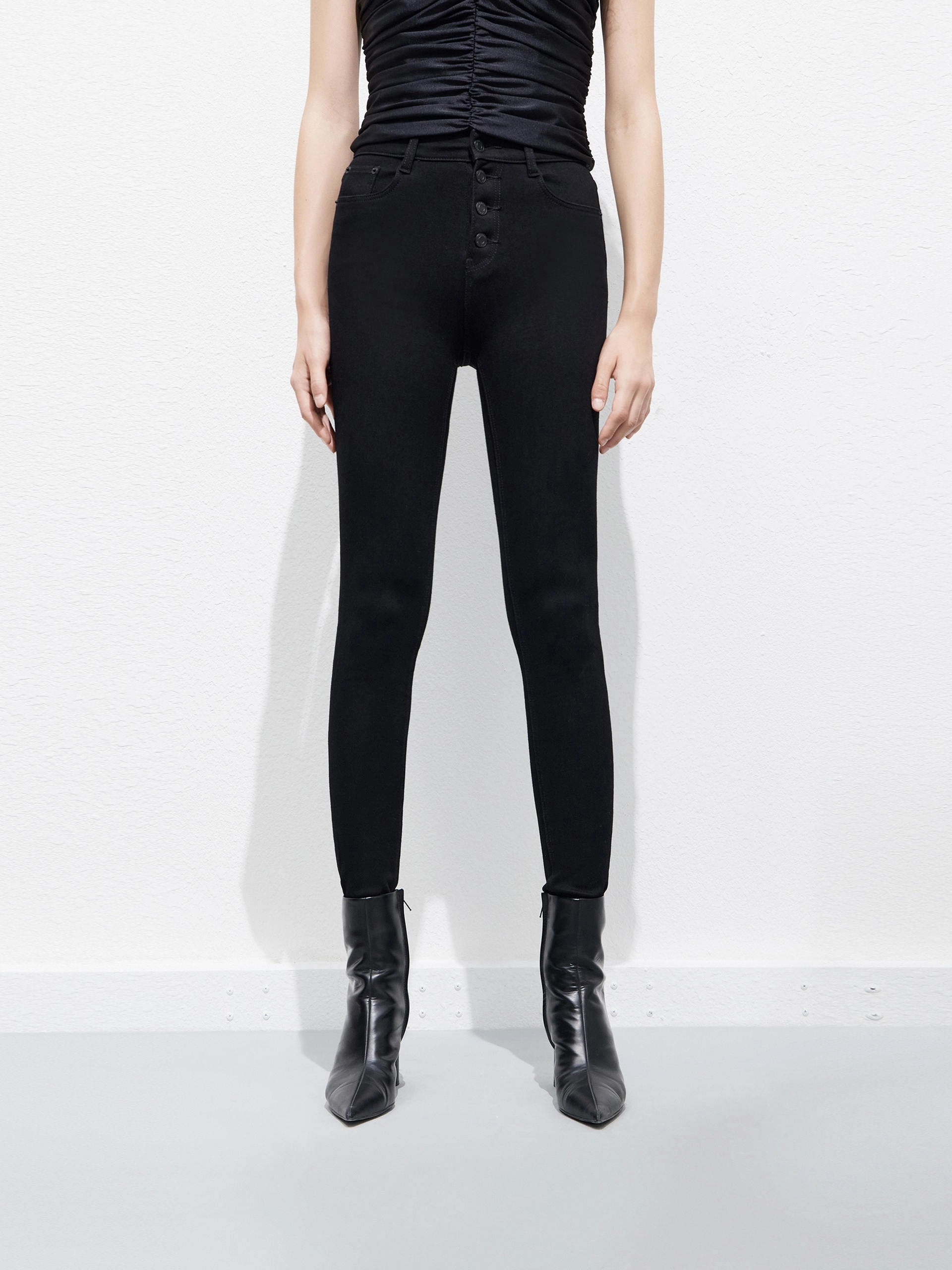 Sleek Option Trusted Outfit Slit High Rise Jeans in Skinny