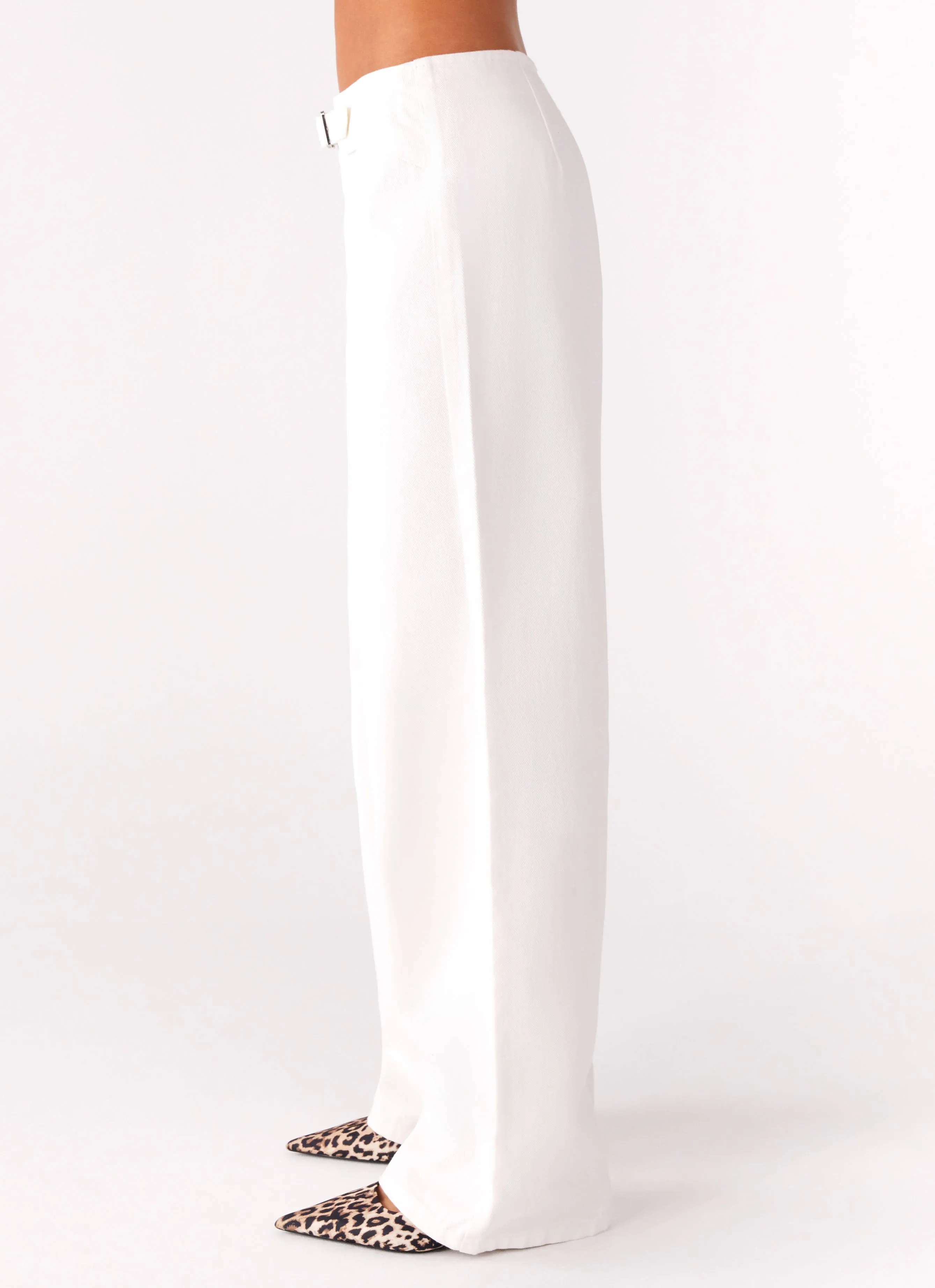 Modern Spring Mood No Hassle Fit Texas Low Rise Jeans - White