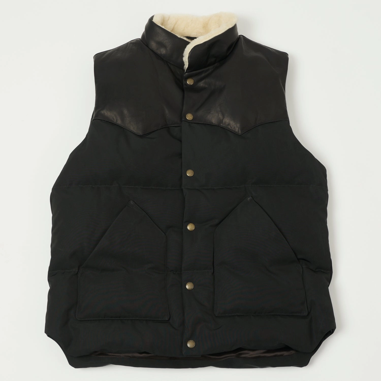 experienced soldiers Shangri-La Heritage 'Bivacco' Western Down Vest - Black