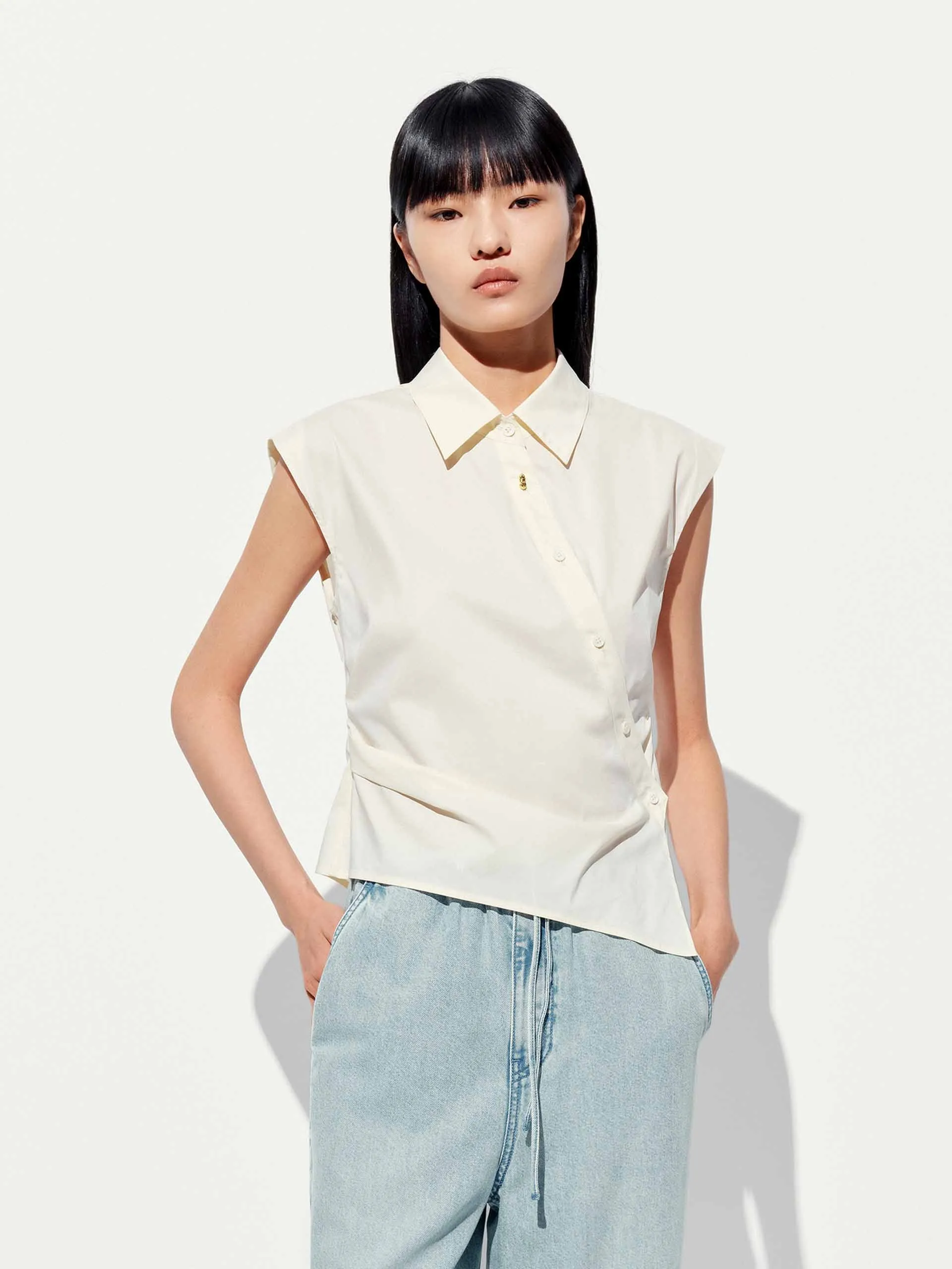 Non-irritating Sleeveless Slanted Placket Blouse