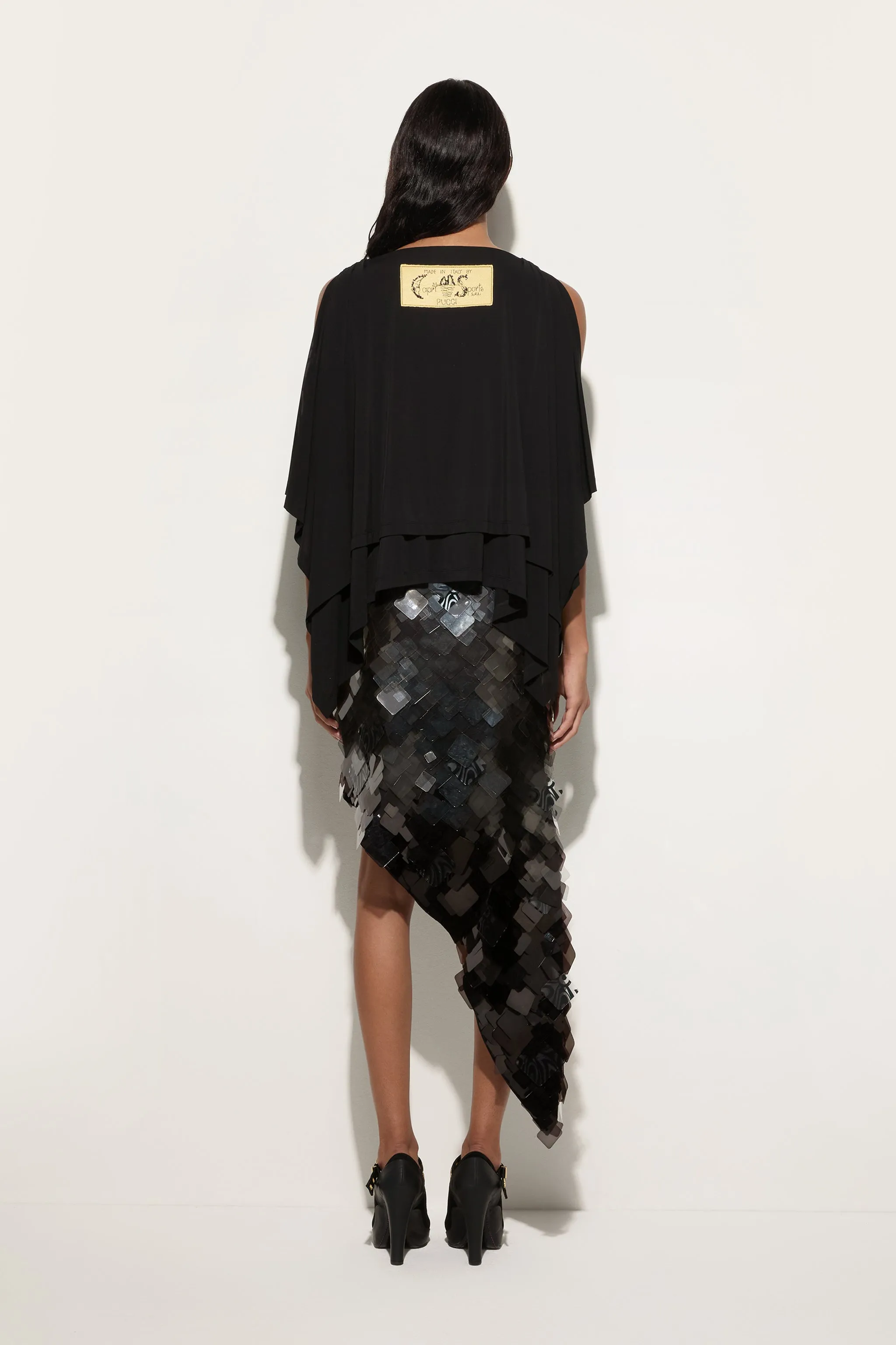 Subtle pattern Draped Sleeves Top