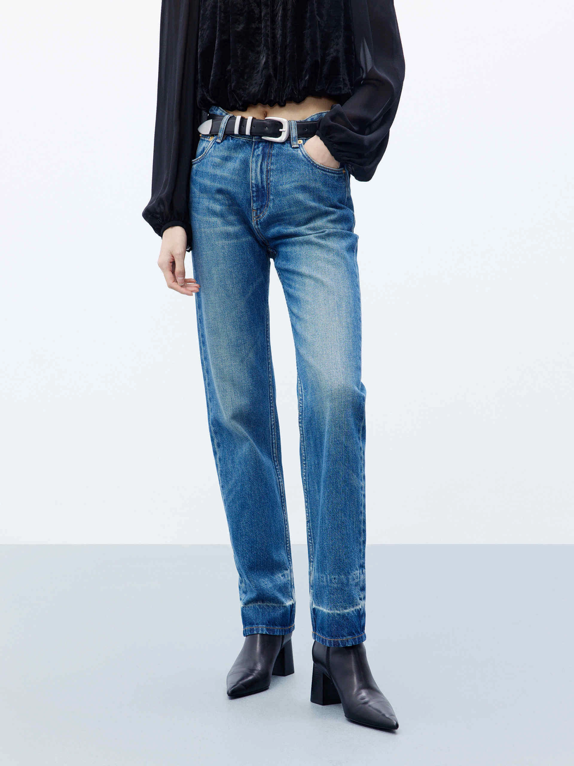 Rainy Day Chill Outfit Nature Lover Modern Straight Leg Straight Leg Washed Jeans