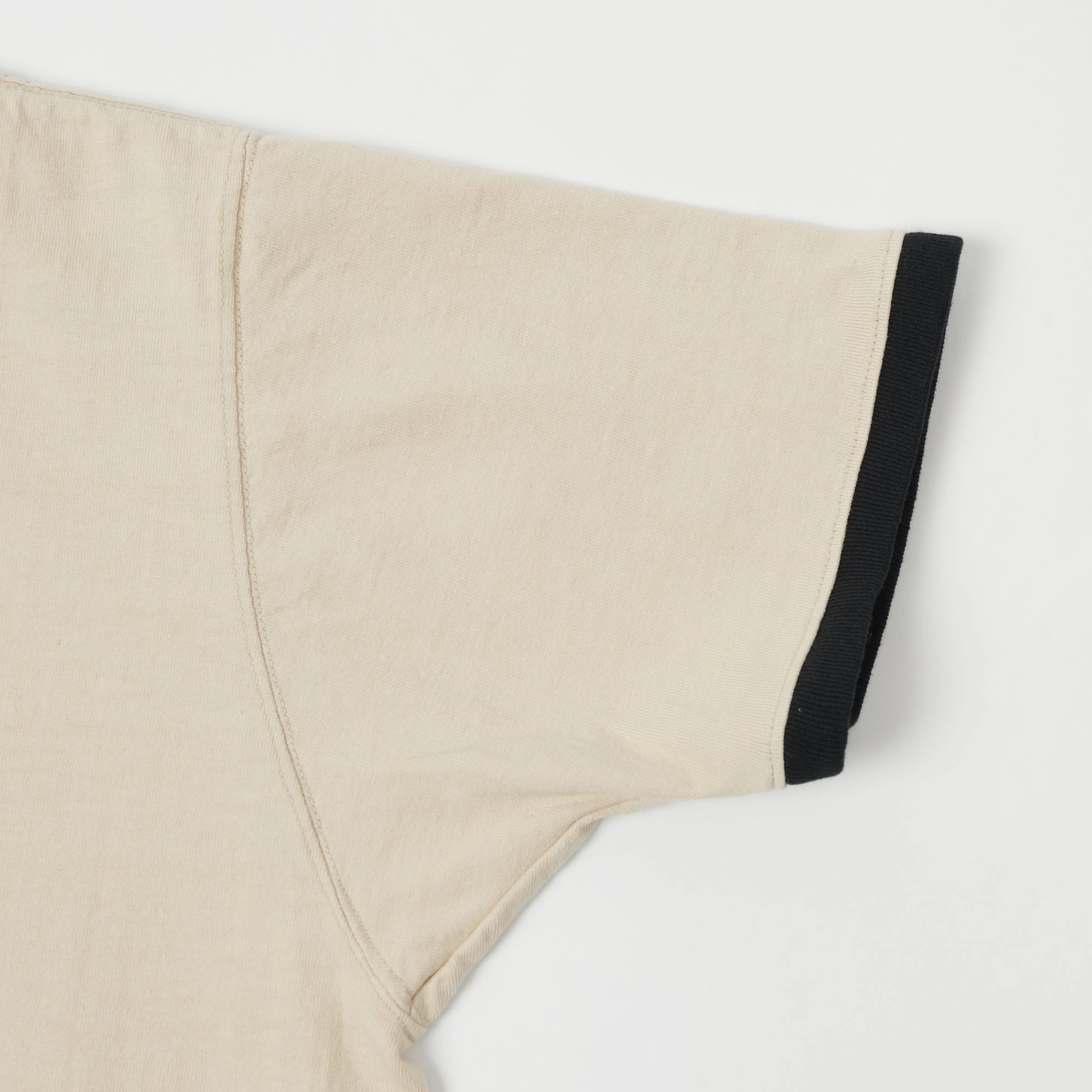 Sporty Layer TOYS McCOY Johnny Ringer T-Shirt - Beige