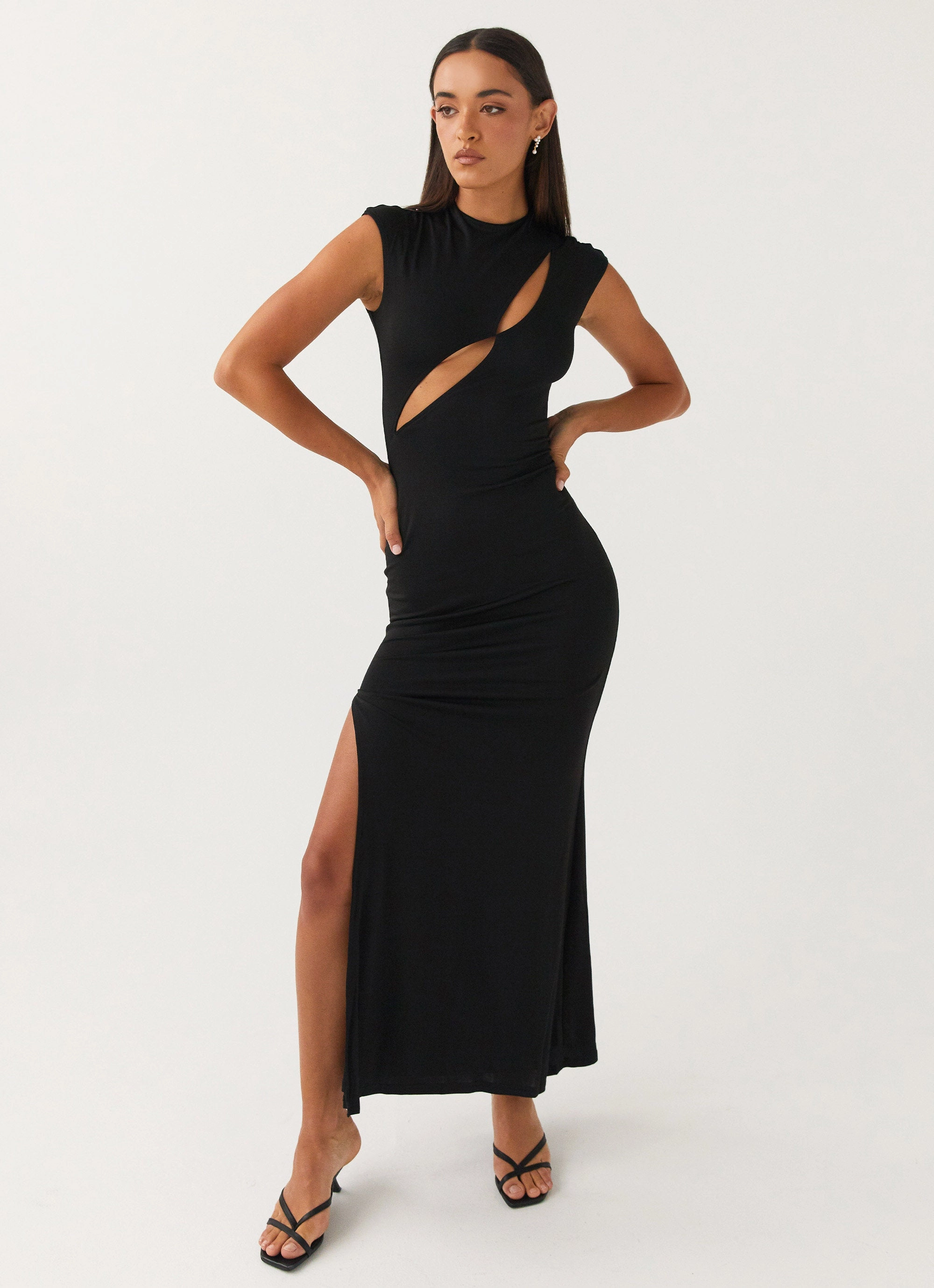 Elegant Fit Sleek Outline Special Affair Maxi Dress - Black