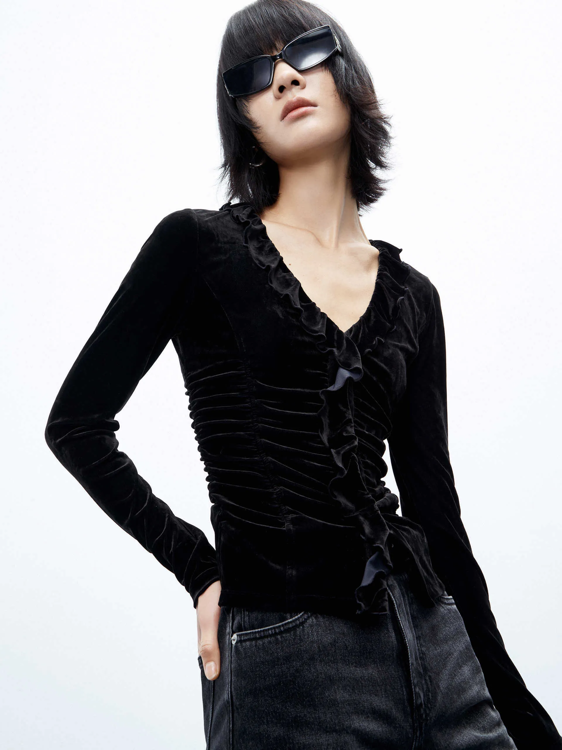 Wrinkle-Resistant Velvet Ruffle Slim Top