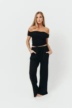 Compact Style Zendaya Off-Shoulder Top and Drawstring Pants Set in Black